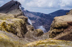 Escursione trekking Etna ai Crateri